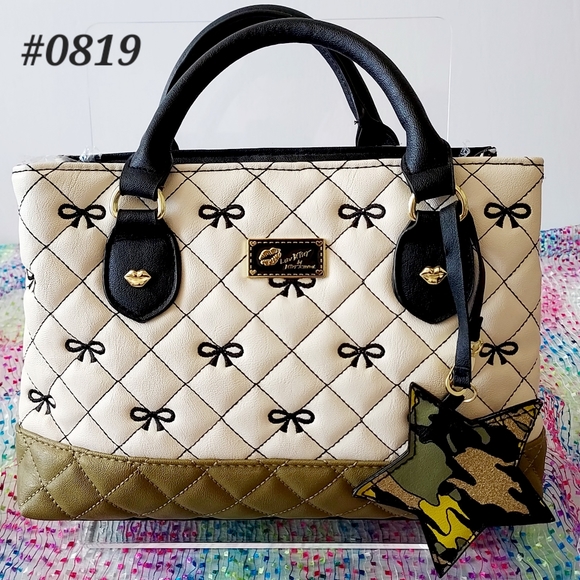 ⤵️LUV BETSY By Betsey Johnson Irish Cream Bowtie Tote Purse - Green Camo🤍 - Picture 4 of 13